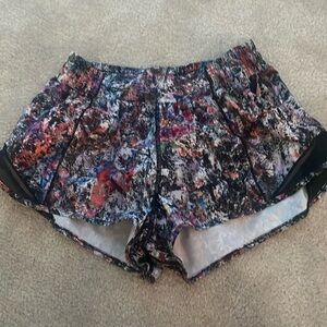 lululemon hotty hot size 4 multicolor shorts